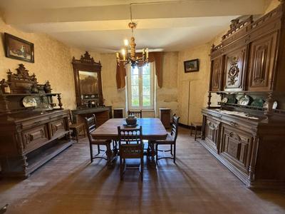 Maison - 295 m² - 9 pièces