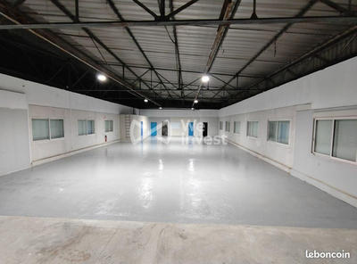 Local commercial - 819 m²