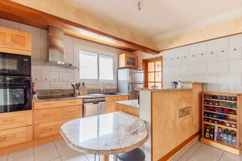 Maison - 232 m² - 11 pièces