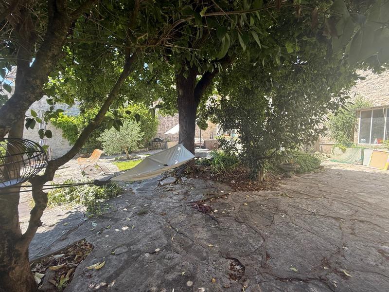 Maison - 303 m² - 12 pièces