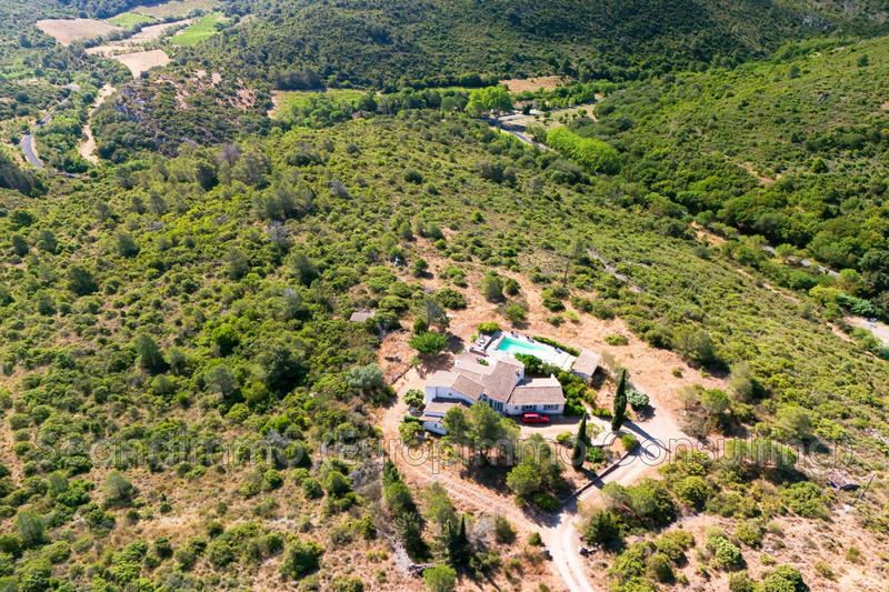 Maison - 234 m² - 9 pièces