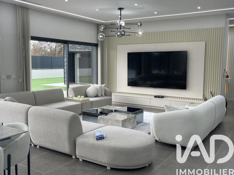 Maison - 255 m² - 6 pièces