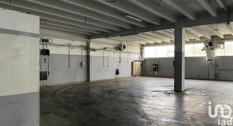 Local commercial - 2 100 m²