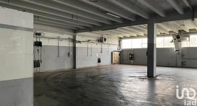 Local commercial - 2 100 m²