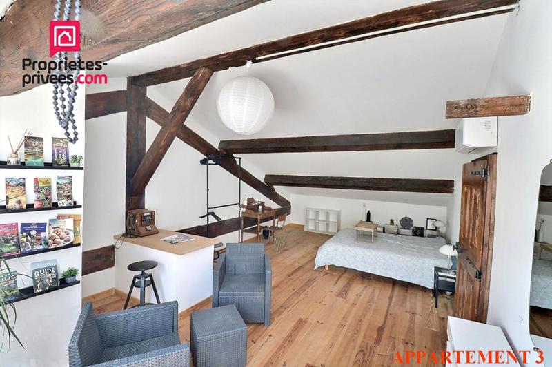 Maison - 375 m² - 10 pièces