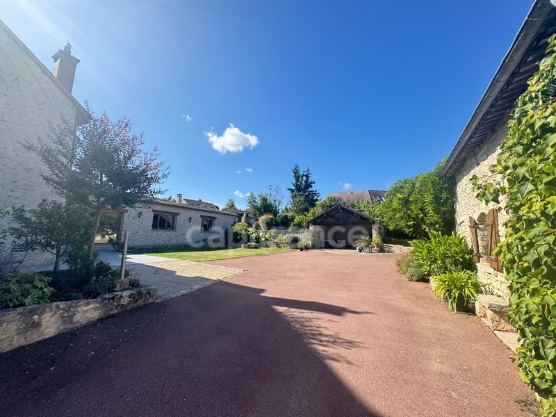 Propriété - 230 m² - 7 pièces