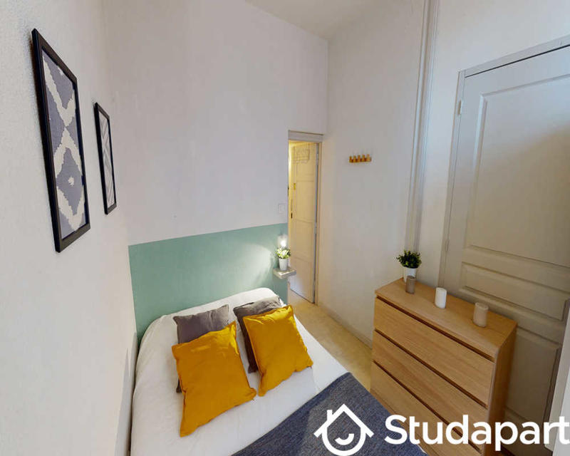 Chambre - 80 m² - 1 pièce