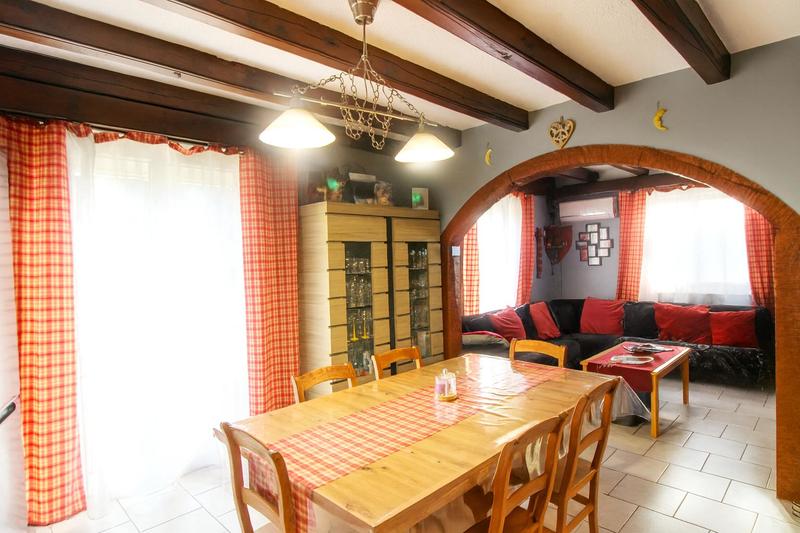 Maison traditionnelle - 205 m² - 7 pièces