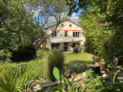 Maison ancienne - 219 m² - 8 pièces