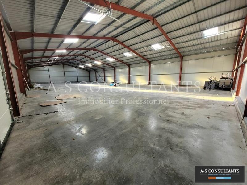 Local d'activité / Entrepôt - 210 m²