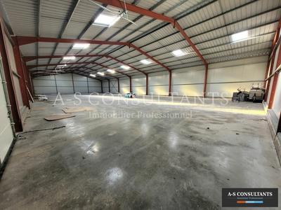 Local d'activité / Entrepôt - 210 m²