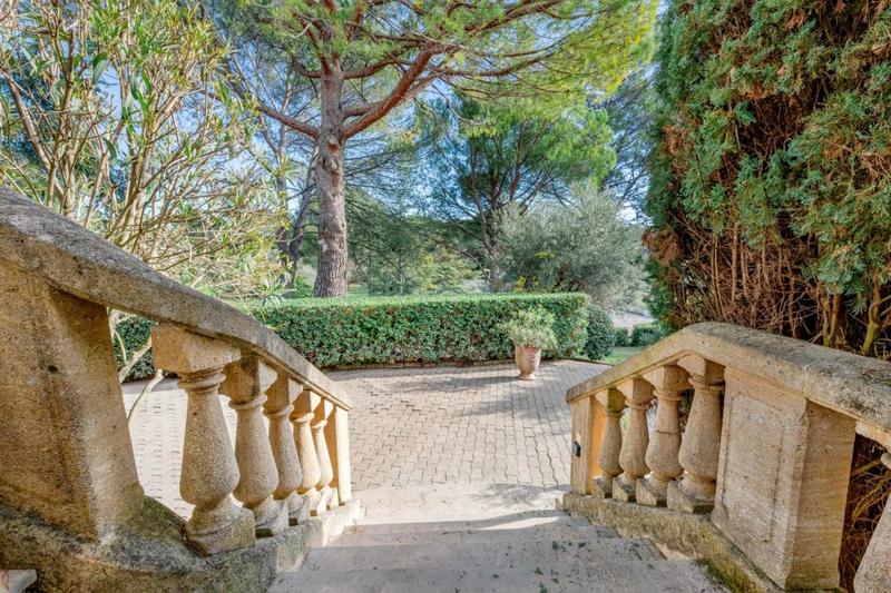 Maison - 195 m² - 8 pièces