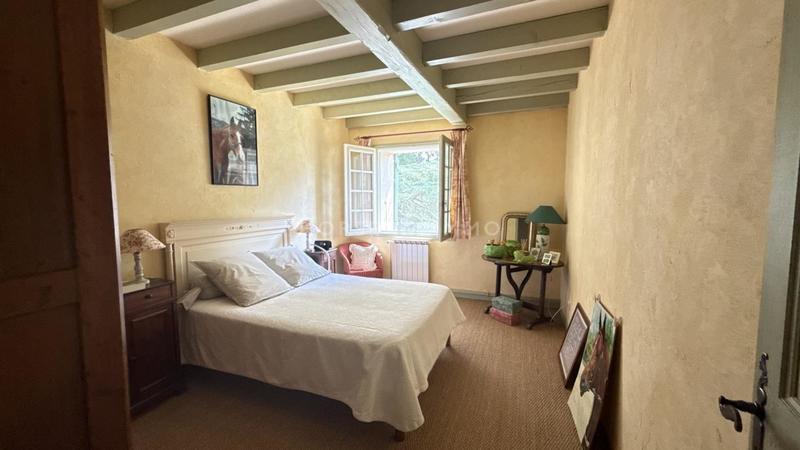 Propriété - 300 m² - 8 pièces