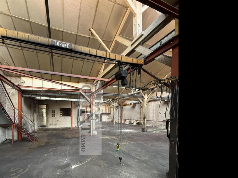 Entrepôt - 839 m²