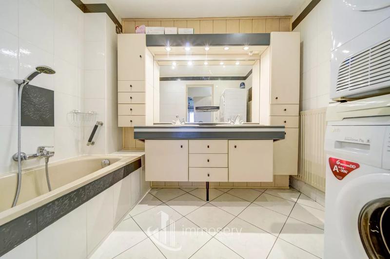 Appartement - 92 m² - 6 pièces