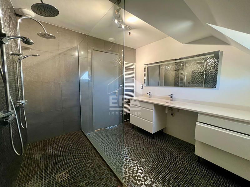 Villa - 297 m² - 7 pièces