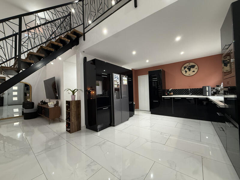 Maison - 150 m² - 4 pièces