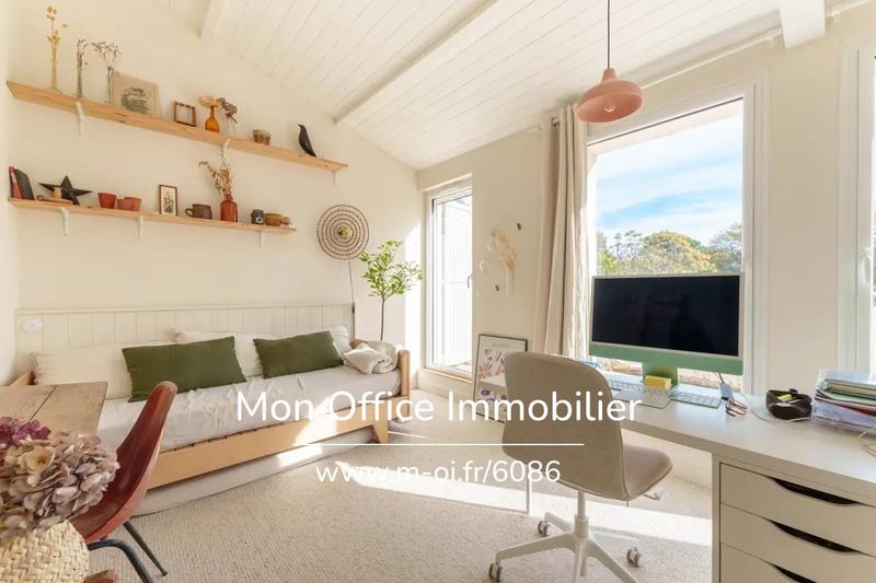 Maison - 230 m² - 8 pièces