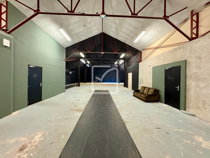 Maison - 330 m² - 5 pièces