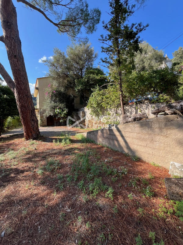 Maison traditionnelle - 220 m² - 12 pièces