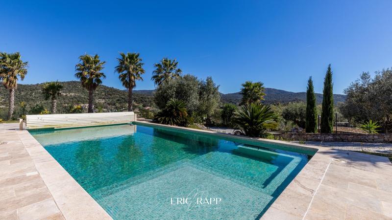 Villa - 247 m² - 6 pièces