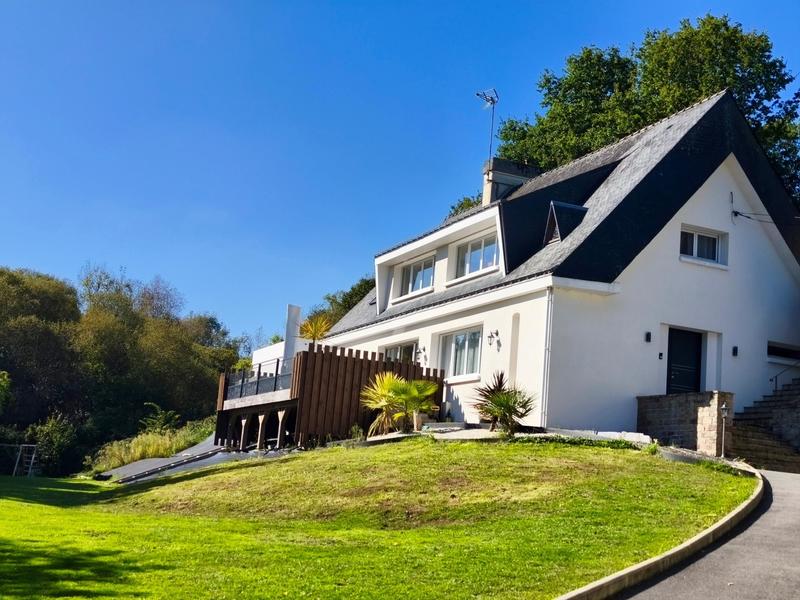 Maison - 280 m² - 10 pièces