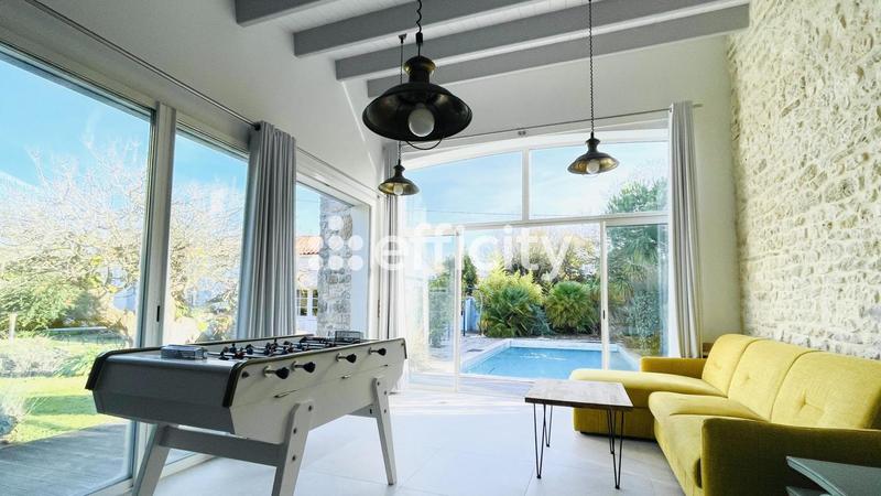 Maison en pierre - 200 m² - 8 pièces