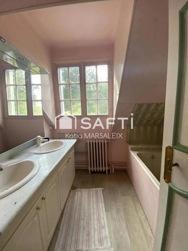 Maison - 239 m² - 9 pièces