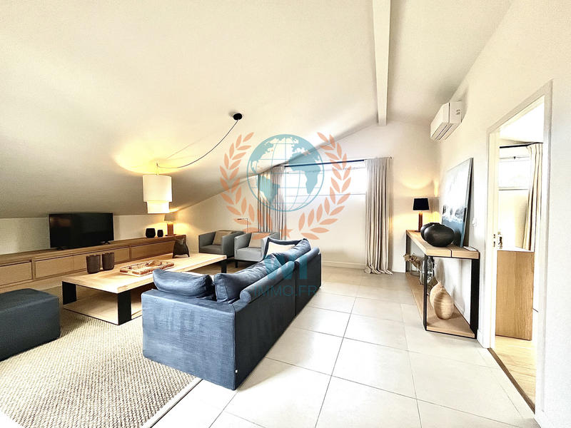 Appartement - 90 m² - 3 pièces