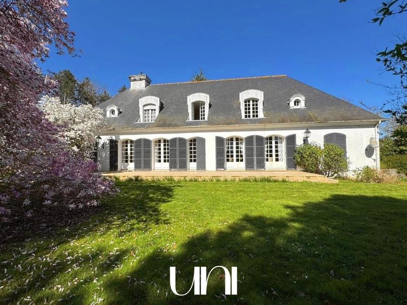 Maison - 318 m² - 8 pièces