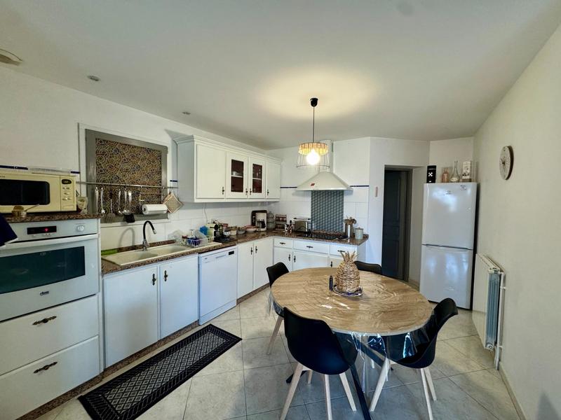 Maison - 230 m² - 8 pièces