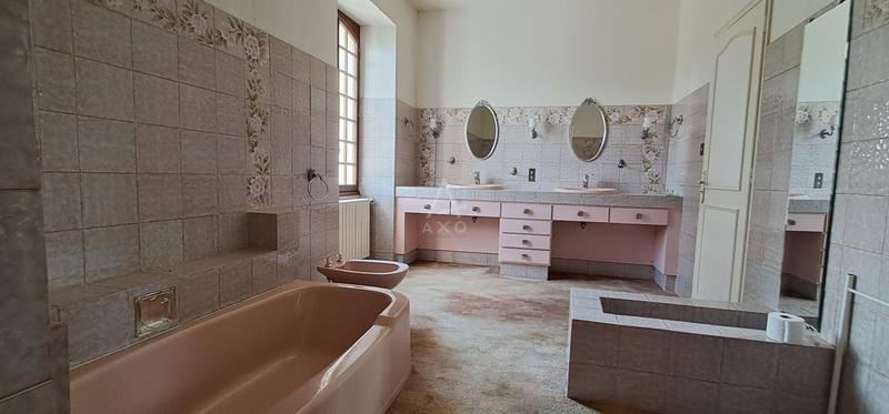 Maison - 225 m² - 9 pièces