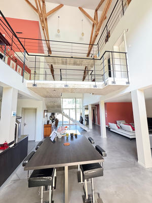 Maison - 292 m² - 7 pièces