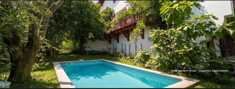 Propriété - 213 m² - 6 pièces