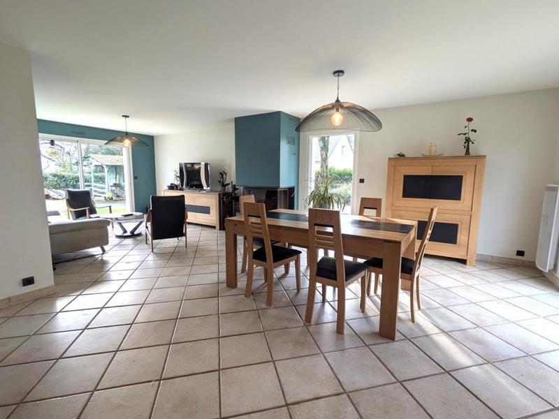 Maison - 167 m² - 8 pièces