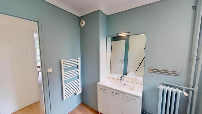 Chambre - 12 m² - 5 pièces