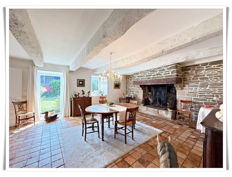 Maison - 224 m² - 8 pièces