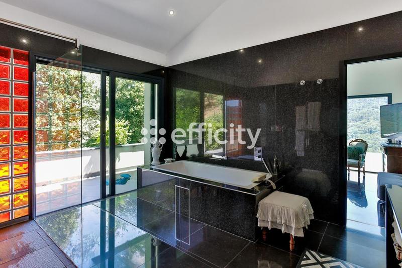 Villa - 300 m² - 10 pièces