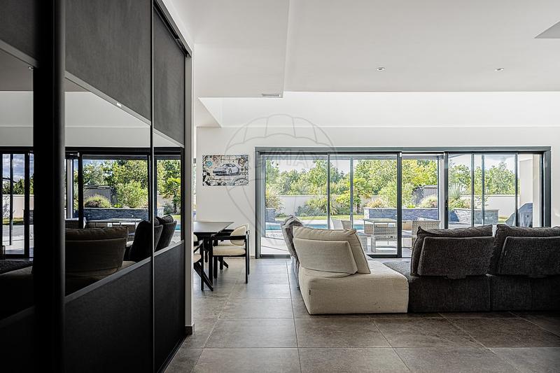 Maison - 222 m² - 7 pièces