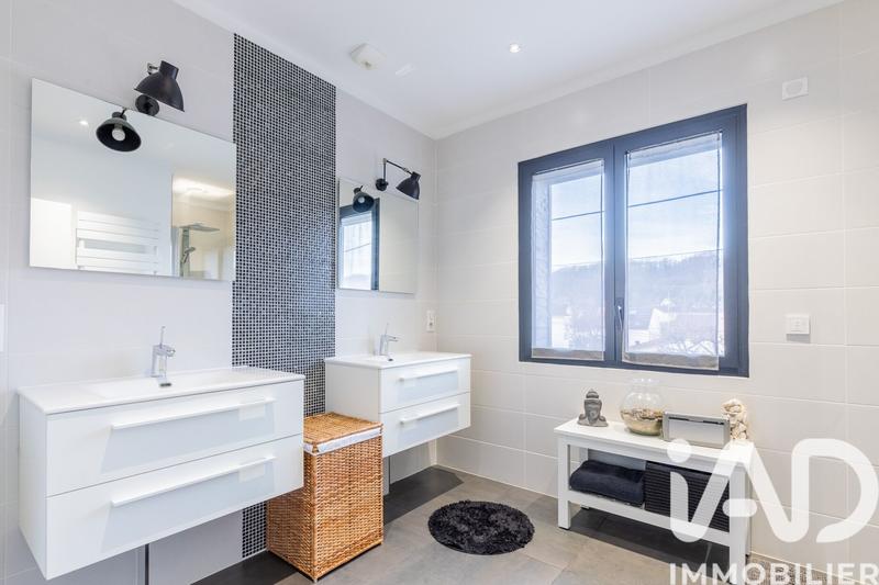 Maison - 200 m² - 7 pièces