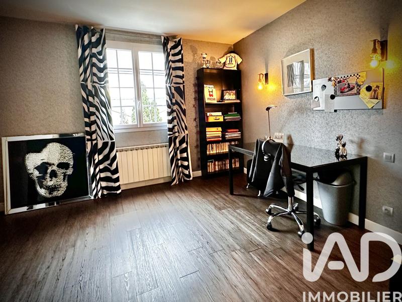 Maison - 300 m² - 8 pièces