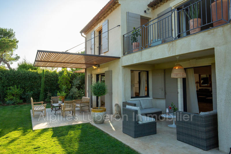 Propriété - 250 m² - 6 pièces