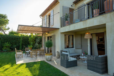 Propriété - 250 m² - 6 pièces