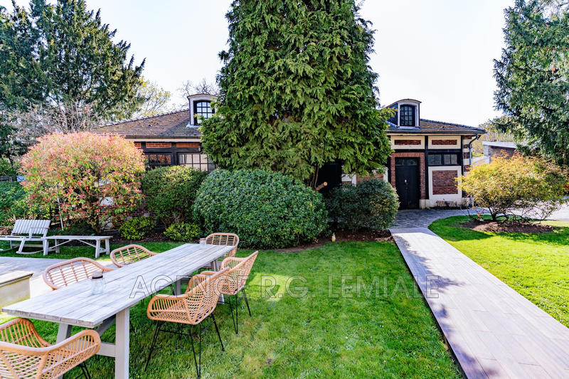 Maison - 226 m² - 8 pièces