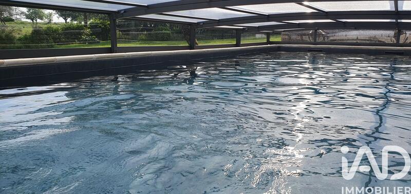 Maison - 230 m² - 8 pièces