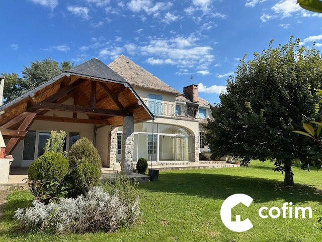 Maison - 260 m² - 7 pièces