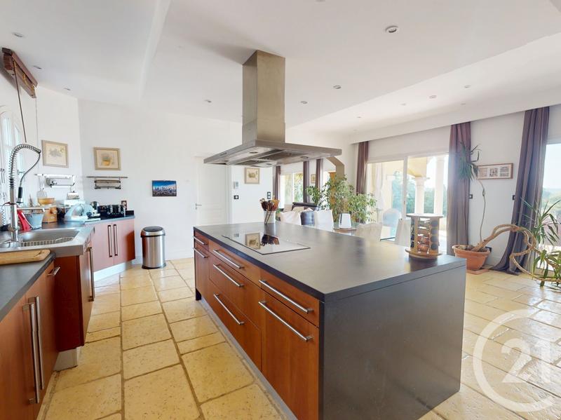 Maison - 216 m² - 6 pièces