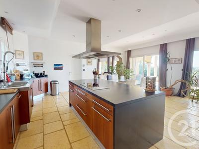 Maison - 216 m² - 6 pièces