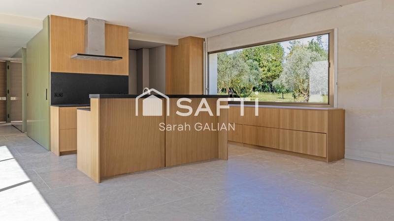 Maison - 270 m² - 5 pièces