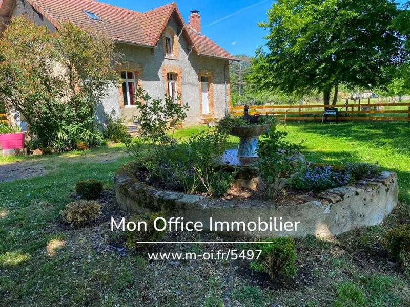 Château - 1 389 m² - 36 pièces